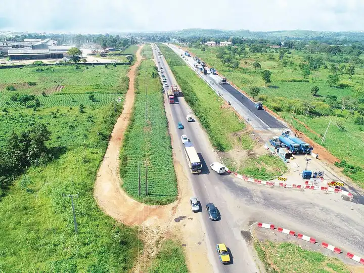 Ba za mu huta ba sai mun kammala titin Abuja-Kaduna-Kano a 2023 – Ministan Buhari